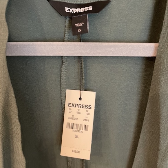 NEW Express Wrap Top - Picture 2 of 4